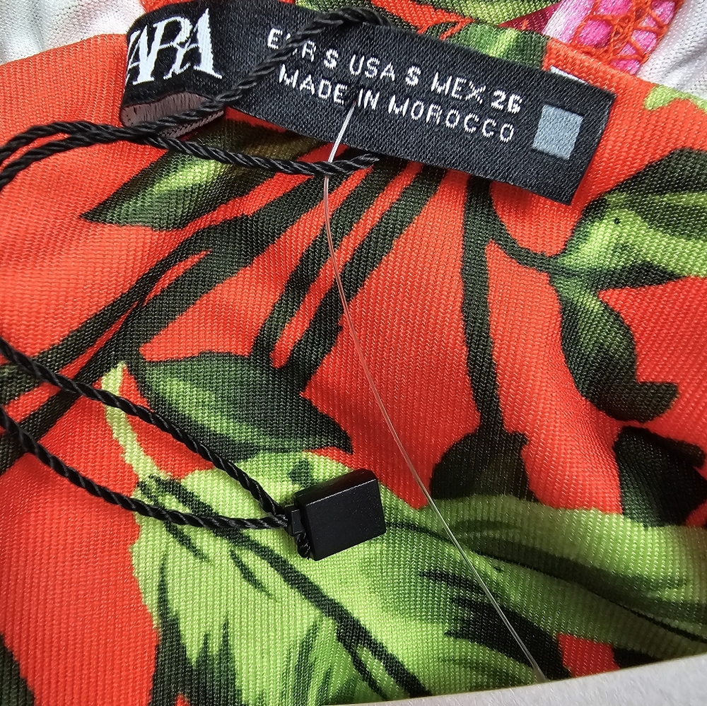🌞Zara Drape Deep-neck Ruched Floral Bodysuit Top Floral Sleeveless NWOT - Picture 16 of 16